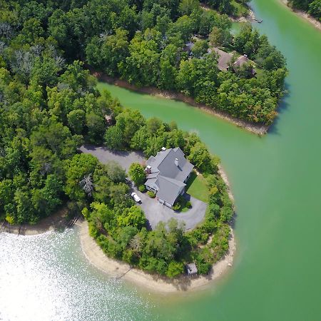Smokie Mountain Lakefront Lodge: Secluded Luxury for Large Groups Sevierville Exterior photo