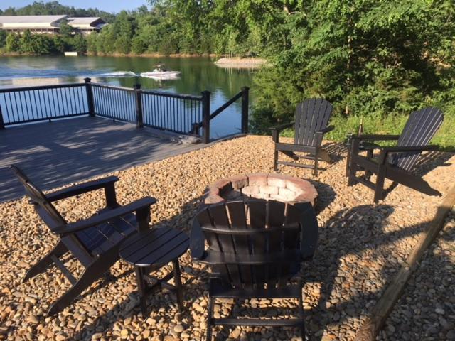 Smokie Mountain Lakefront Lodge: Secluded Luxury for Large Groups Sevierville Exterior photo