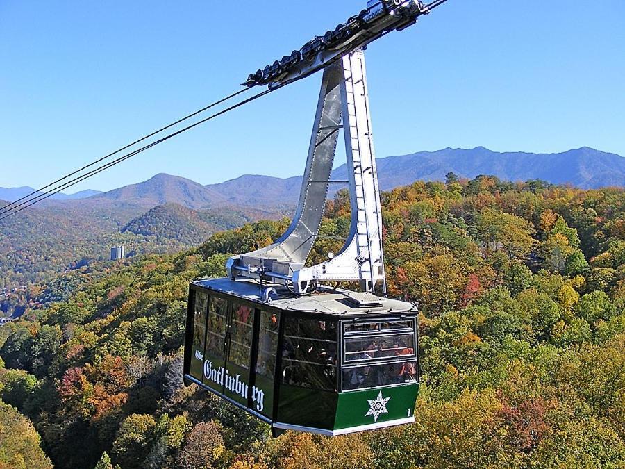 Smokie Mountain Lakefront Lodge: Secluded Luxury for Large Groups Sevierville Exterior photo