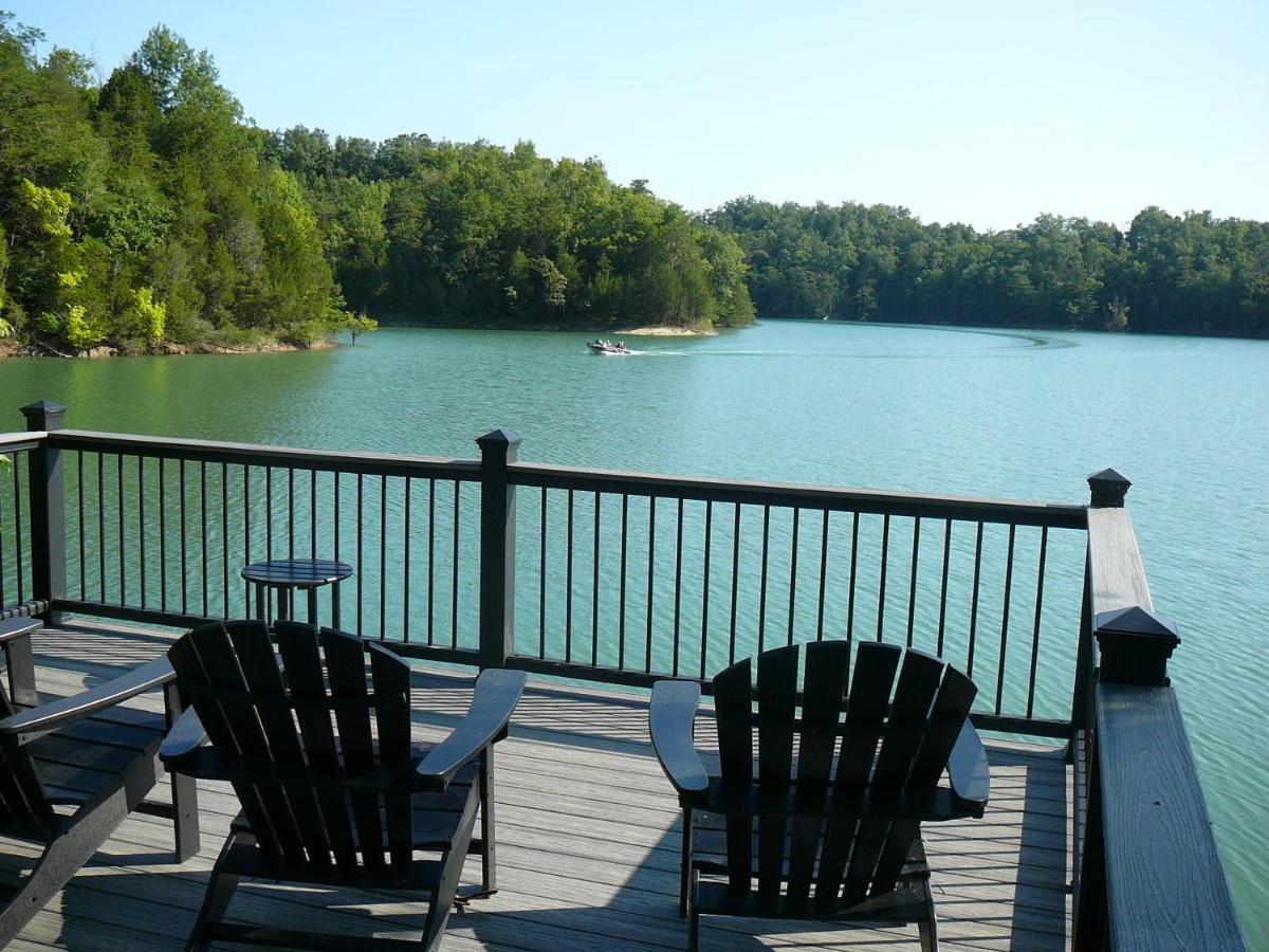 Smokie Mountain Lakefront Lodge: Secluded Luxury for Large Groups Sevierville Exterior photo