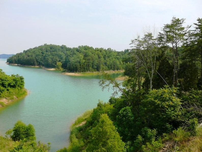 Smokie Mountain Lakefront Lodge: Secluded Luxury for Large Groups Sevierville Exterior photo