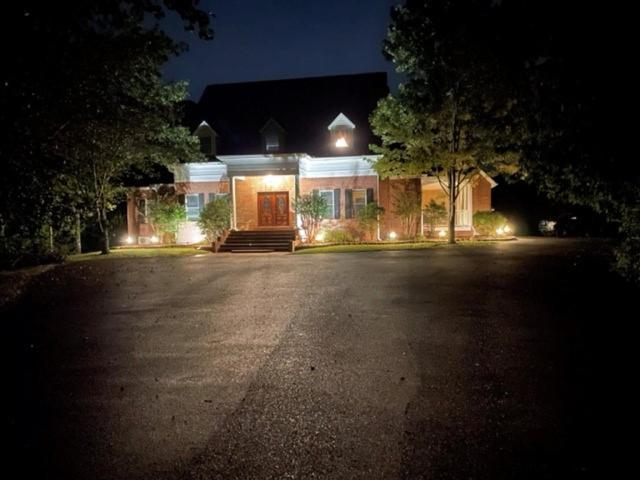Smokie Mountain Lakefront Lodge: Secluded Luxury for Large Groups Sevierville Exterior photo