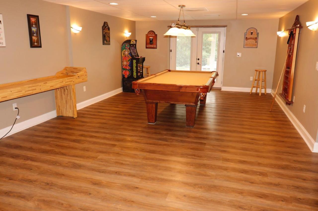 Smokie Mountain Lakefront Lodge: Secluded Luxury for Large Groups Sevierville Exterior photo