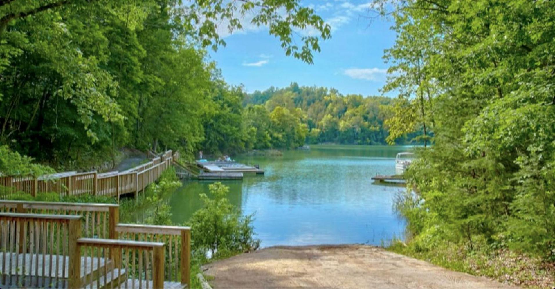 Smokie Mountain Lakefront Lodge: Secluded Luxury for Large Groups Sevierville Exterior photo