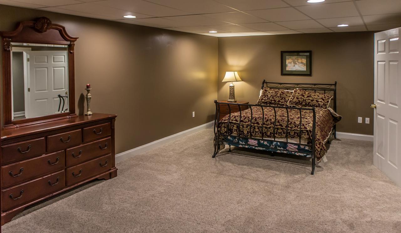Smokie Mountain Lakefront Lodge: Secluded Luxury for Large Groups Sevierville Exterior photo