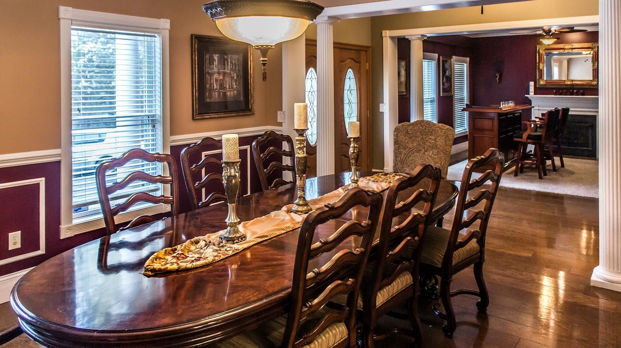 Smokie Mountain Lakefront Lodge: Secluded Luxury for Large Groups Sevierville Exterior photo